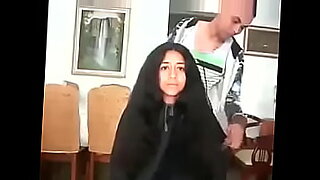 ابن مغربي يغتصب امه