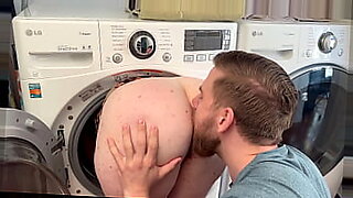 Girl washing machine stuck and boy fuck