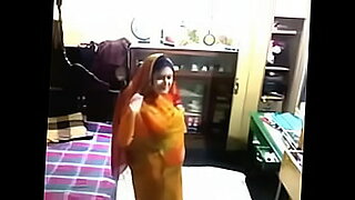 Bangla Bhabhi with young beyes home sex